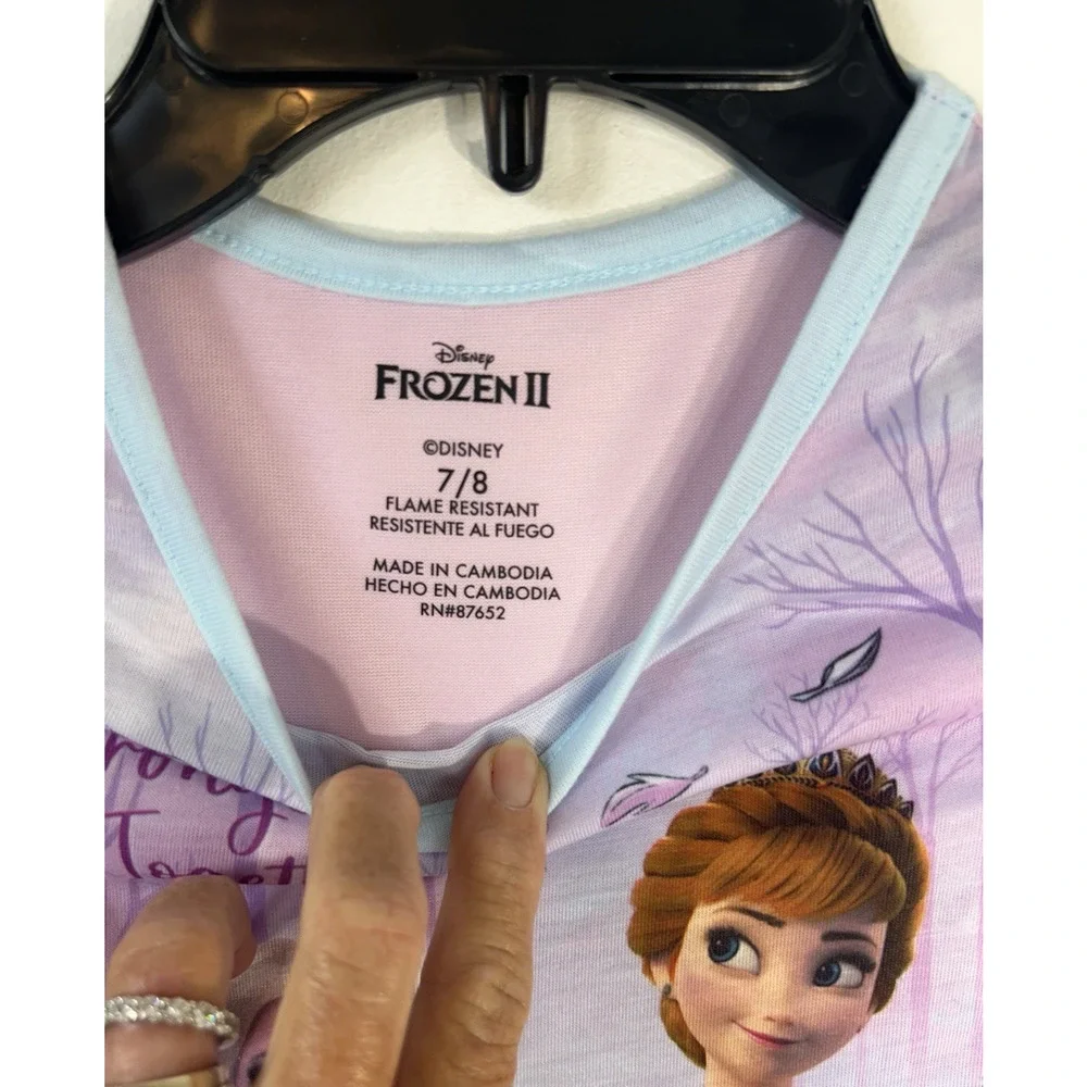 New Disney Frozen II Flame Resistant Anna Elsa Stronger Together shirt Size‎ 7/8